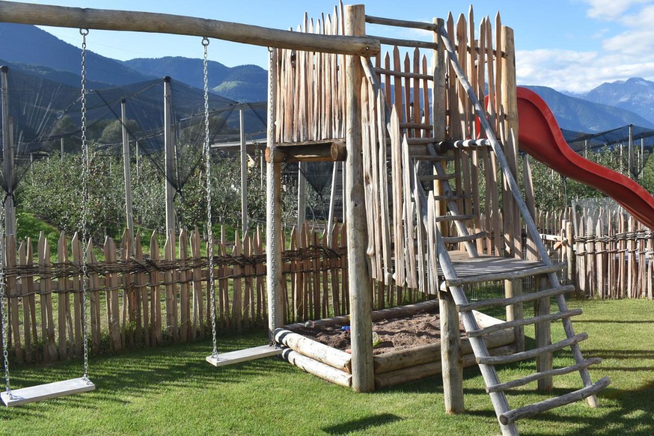 Feldhof Vilpian- Urlaub Auf Dem Bauernhof Apartment Екстериор снимка
